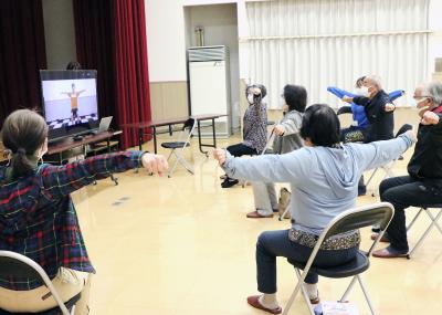 自動操舵できるロボットトラクター等の新技術を導入。プログラミング教育で人材も育成中