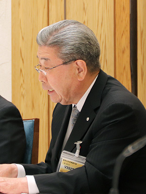 発言する吉田会長