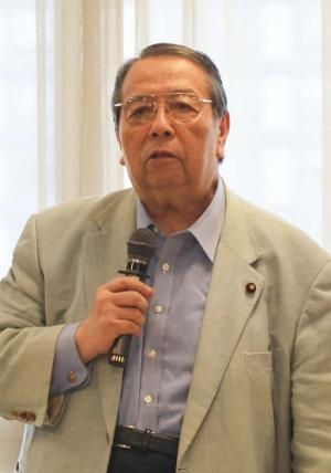 発言する村上総務大臣