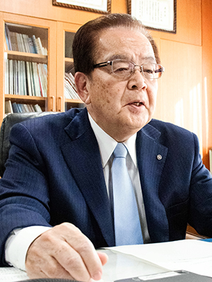 発言する美浦委員長（オンライン出席）