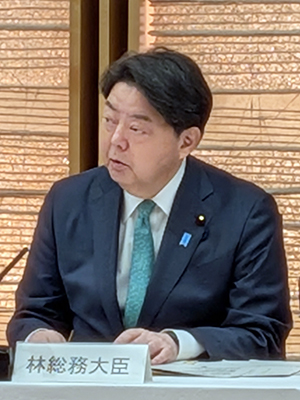 発言する林大臣