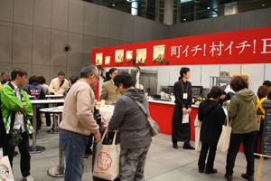 町イチ！村イチ！バールでイタリアン寿司と蜂蜜たっぷりピザをご提供している写真