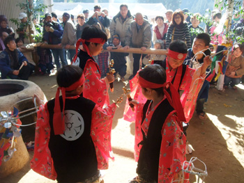 花祭の様子の写真