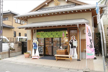 ガルパンキャラ・商店主等身大パネルの写真