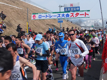 ロードレースの様子の写真