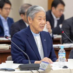 意見を述べる荒木会長 